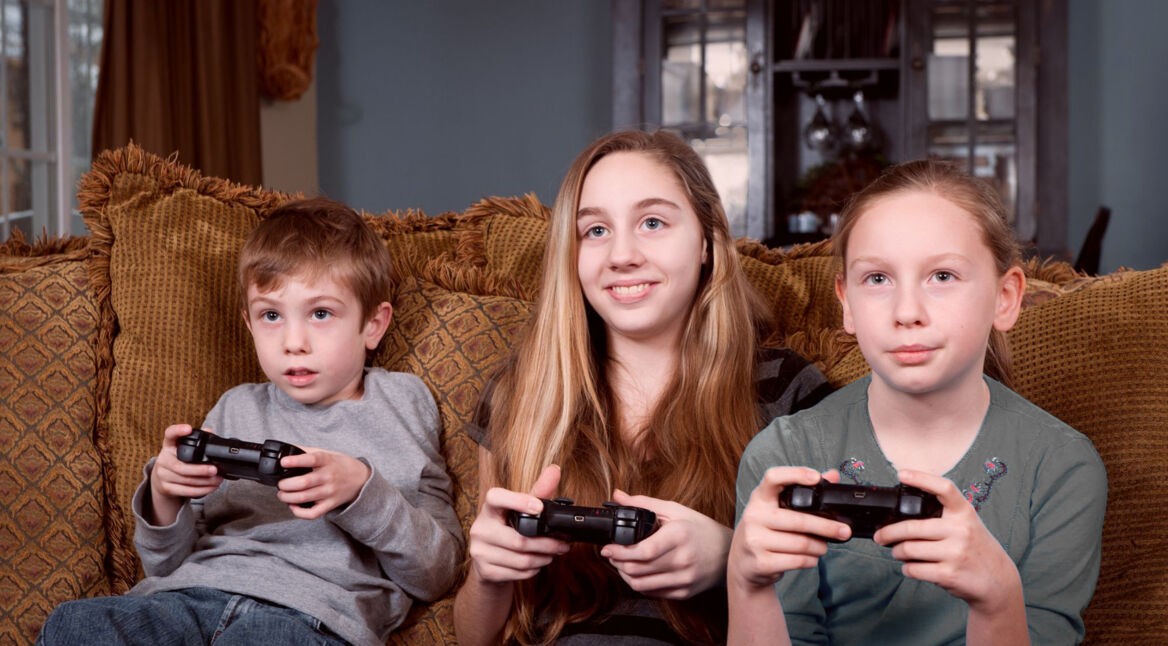 Kinder spielen natürlich auch gerne mit der PS4.