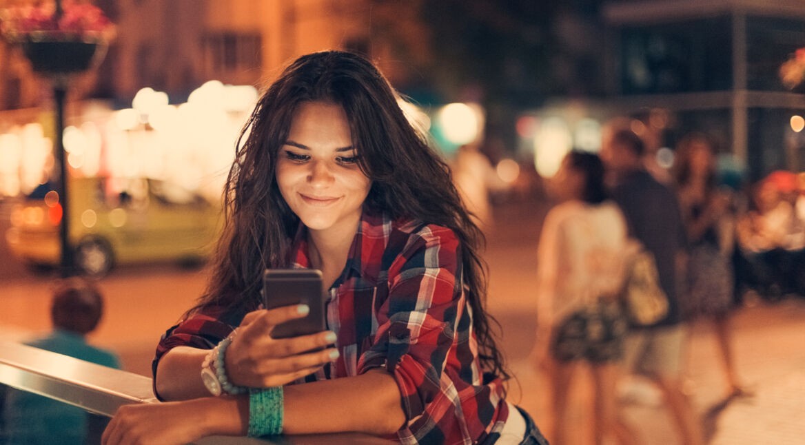 In Googles YouTube-App lassen sich Videos mit einem eigenen Messenger versenden.