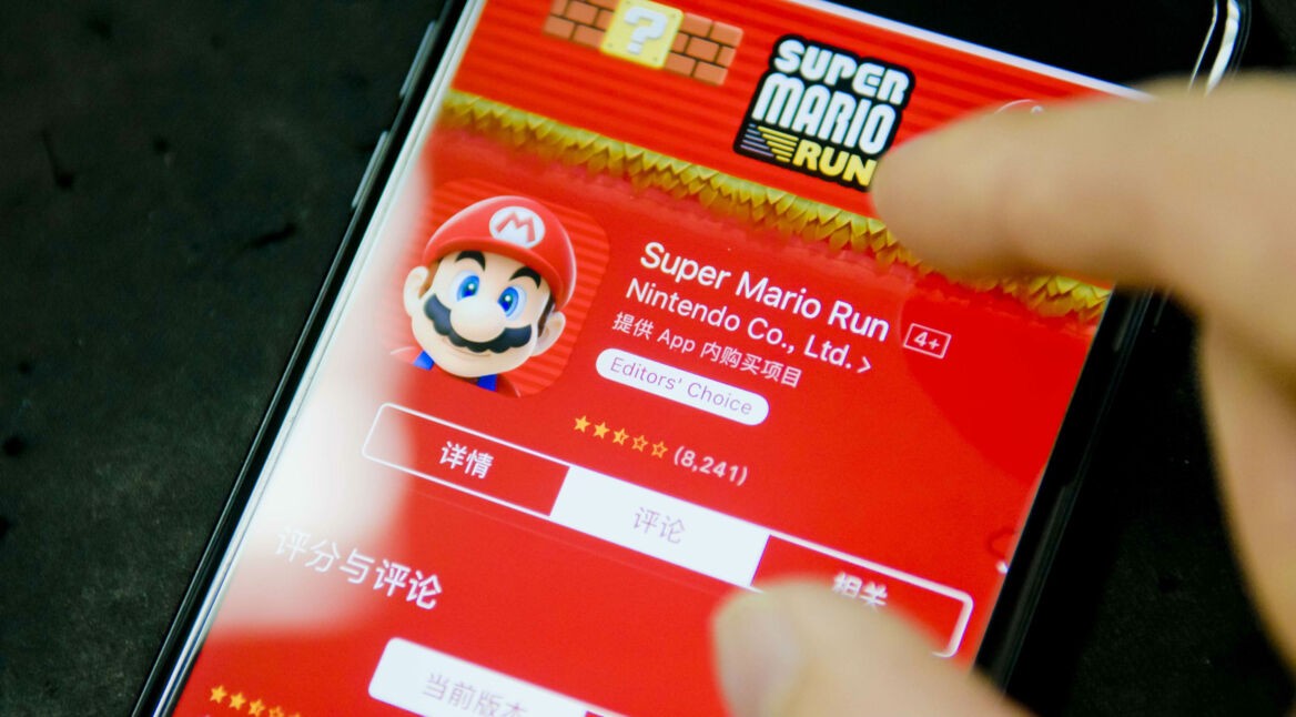 Super Mario Run auf dem Smartphone zocken.