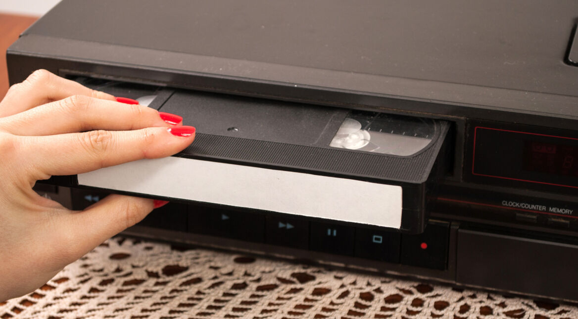 VHS-Videorekorder mit Kassette