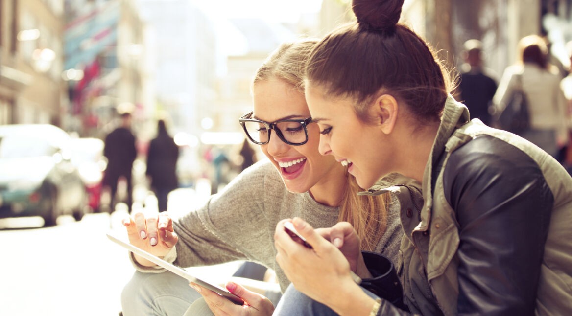 Facebook-Erinnerungen schenken Dir und Deinen Freunde jetzt monatlich und nach Jahreszeiten spezielle Momente.