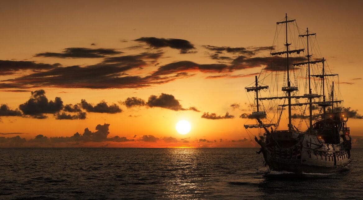 Softwarepiraten im Sonnenuntergang