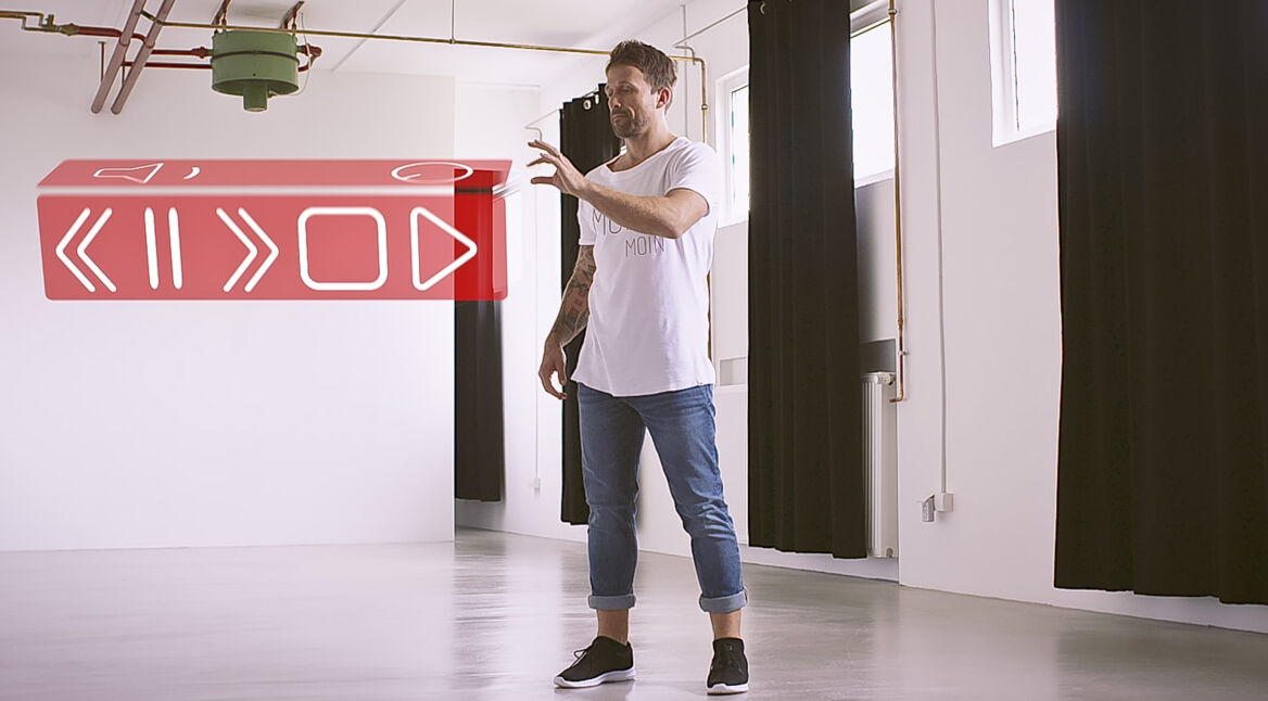 VF_AE_ar_still_09_header