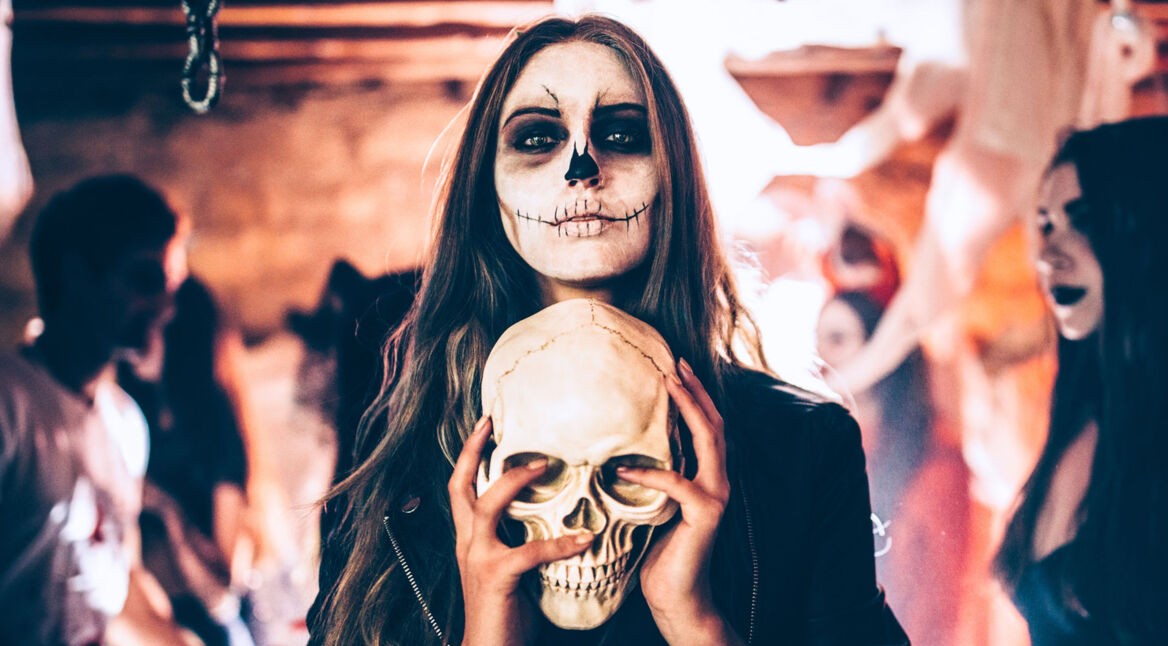 Mit-der-passenden-Verkleidung-Halloween-feiern