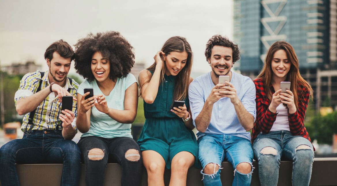 junge Menschen Smartphones