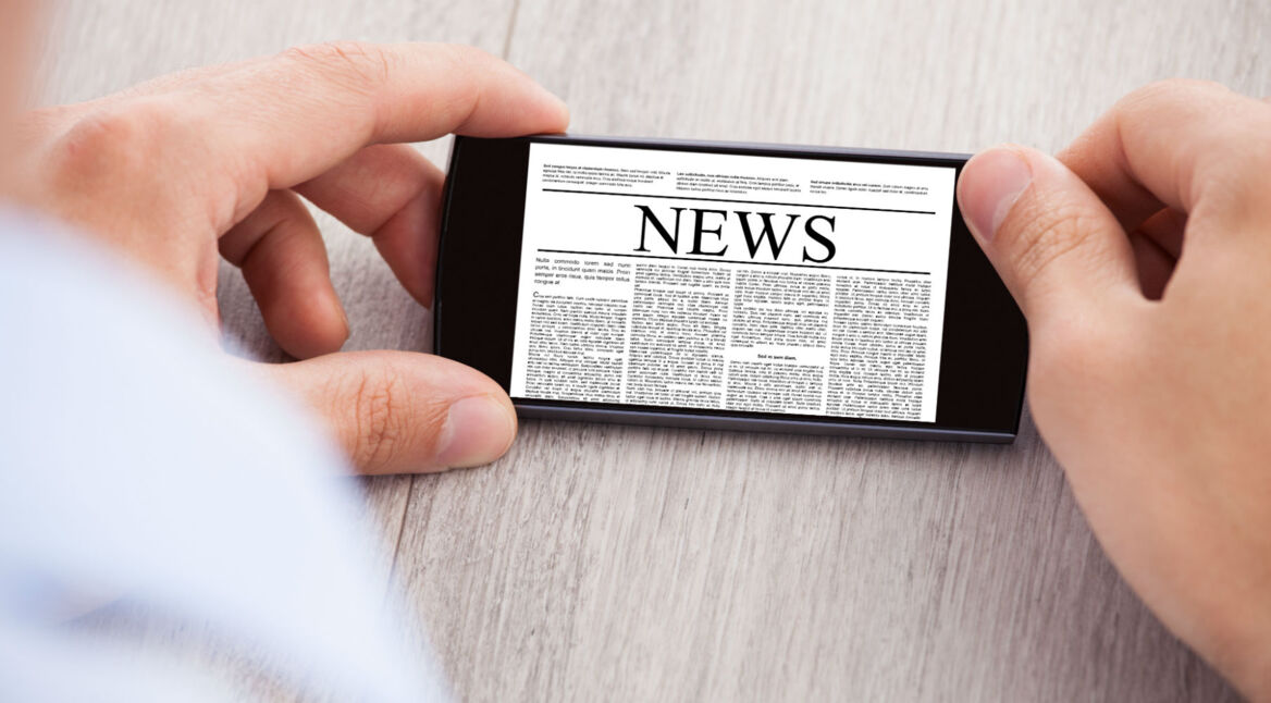 News-Seite auf einem Smartphone