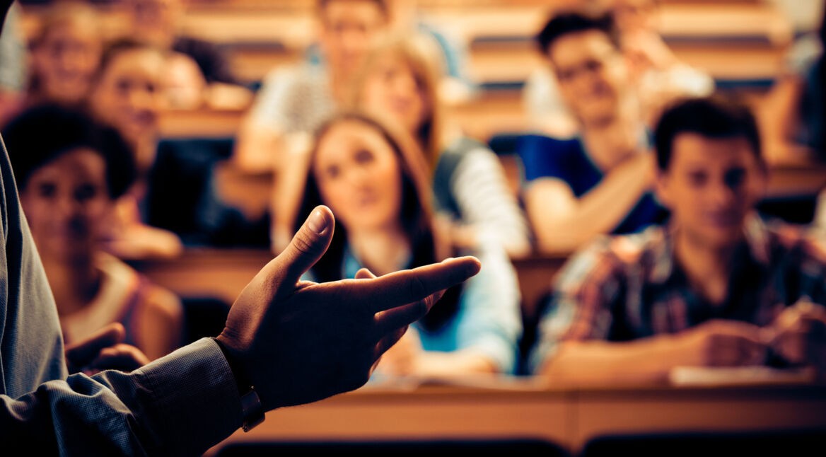 Studenten im Hörsaal bei einer Vorlesung