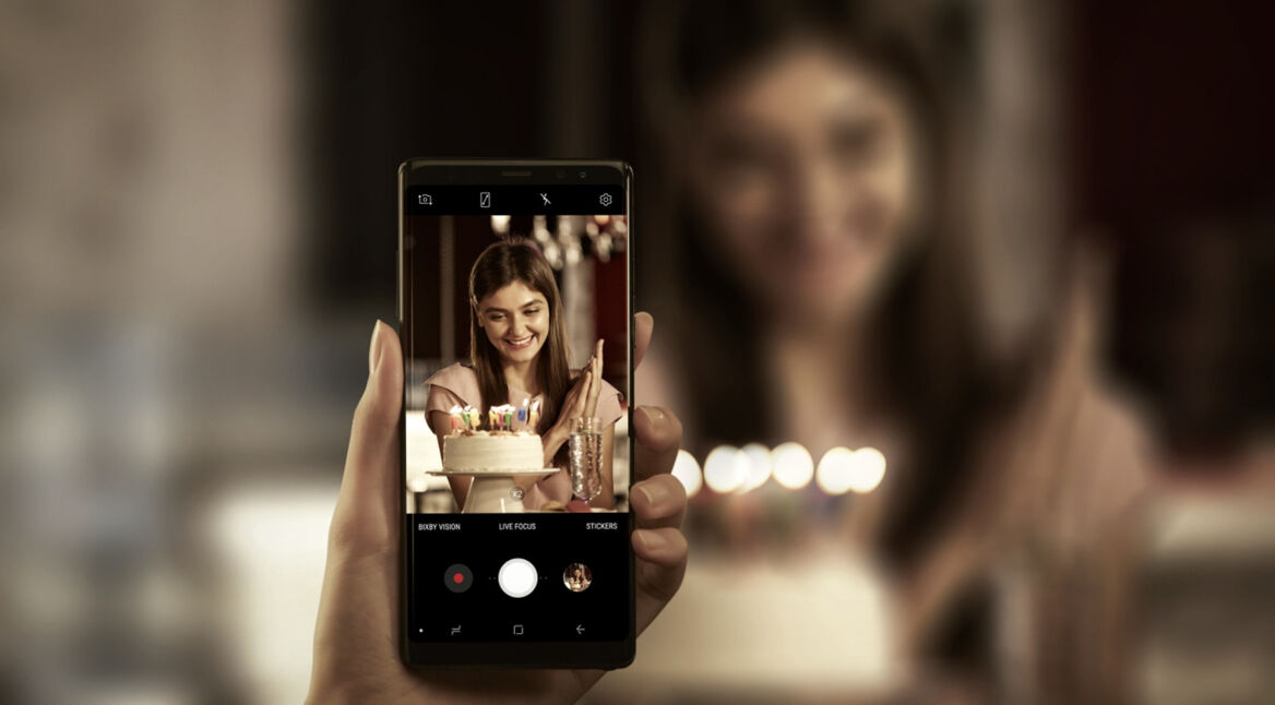 Filmen einer Geburtstagstorte mit dem Samsung Galaxy Note 8