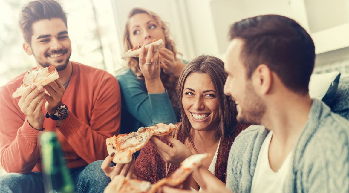 Google Home Zuhause Pizza Freunde