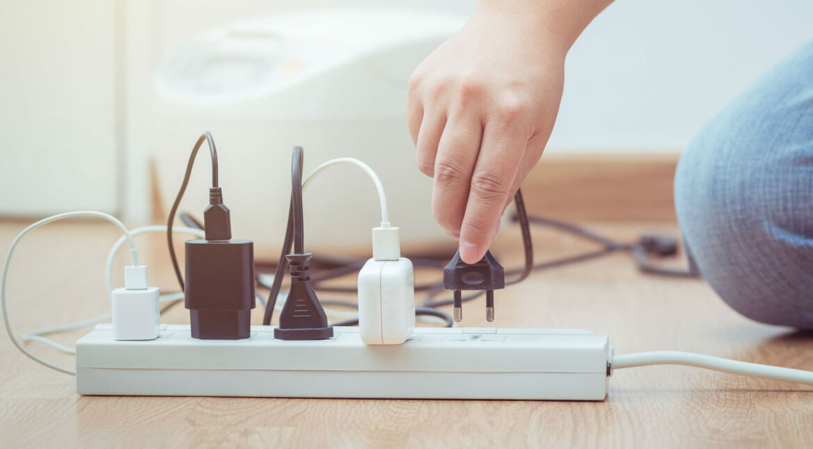 Kabelsalat vermeiden und Stecker rausziehen.