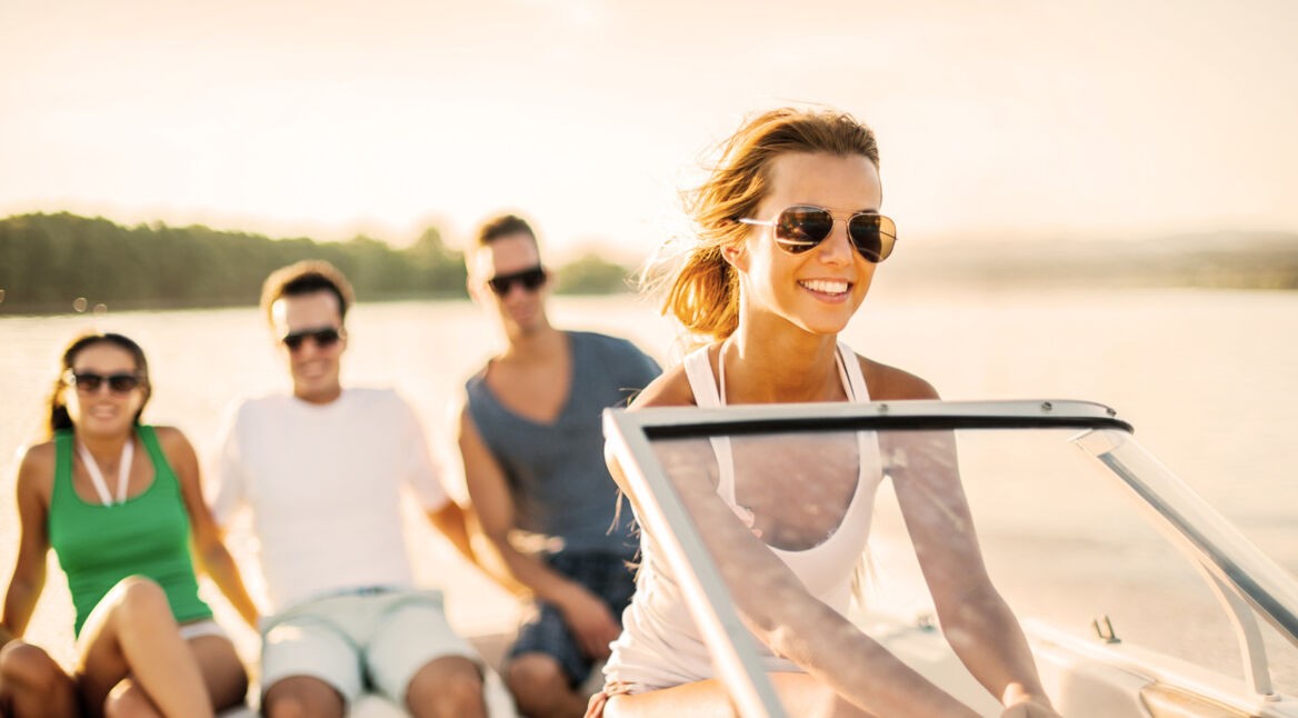 Mit den richtigen Apps gelingt die Sportbootführerscheinprüfung optimal.