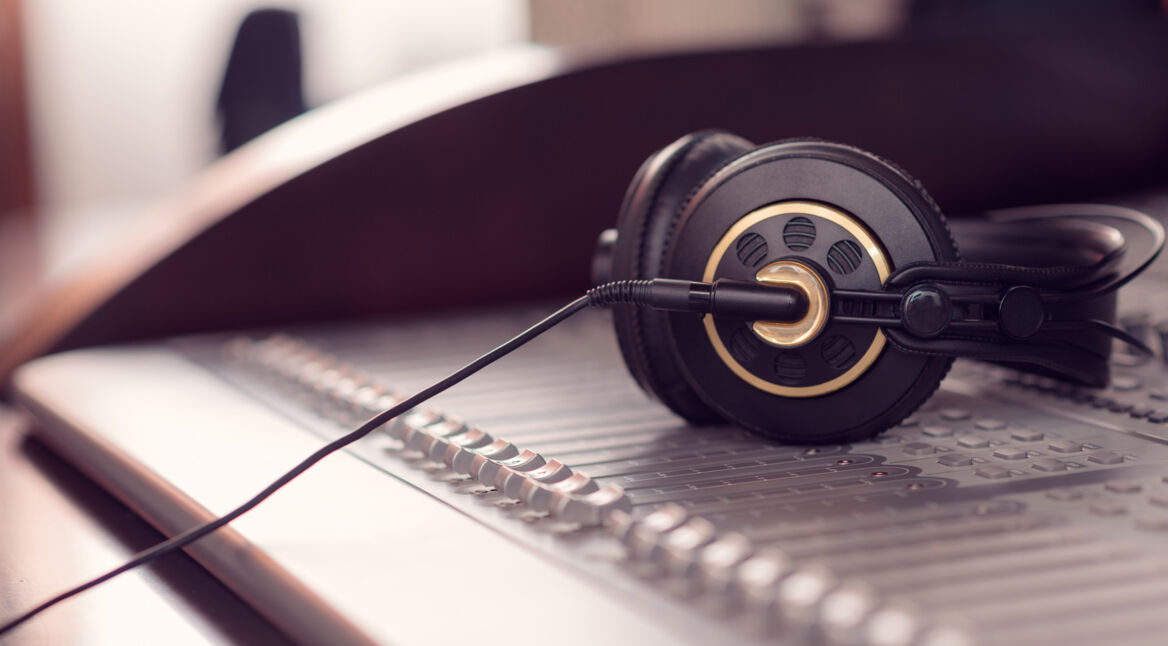 Ein Kopfhörer im Tonstudio