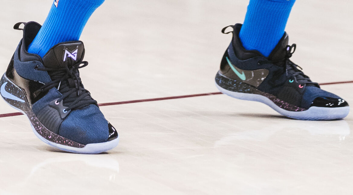 Die PG2-Sneaker im Einsatz auf dem Feld