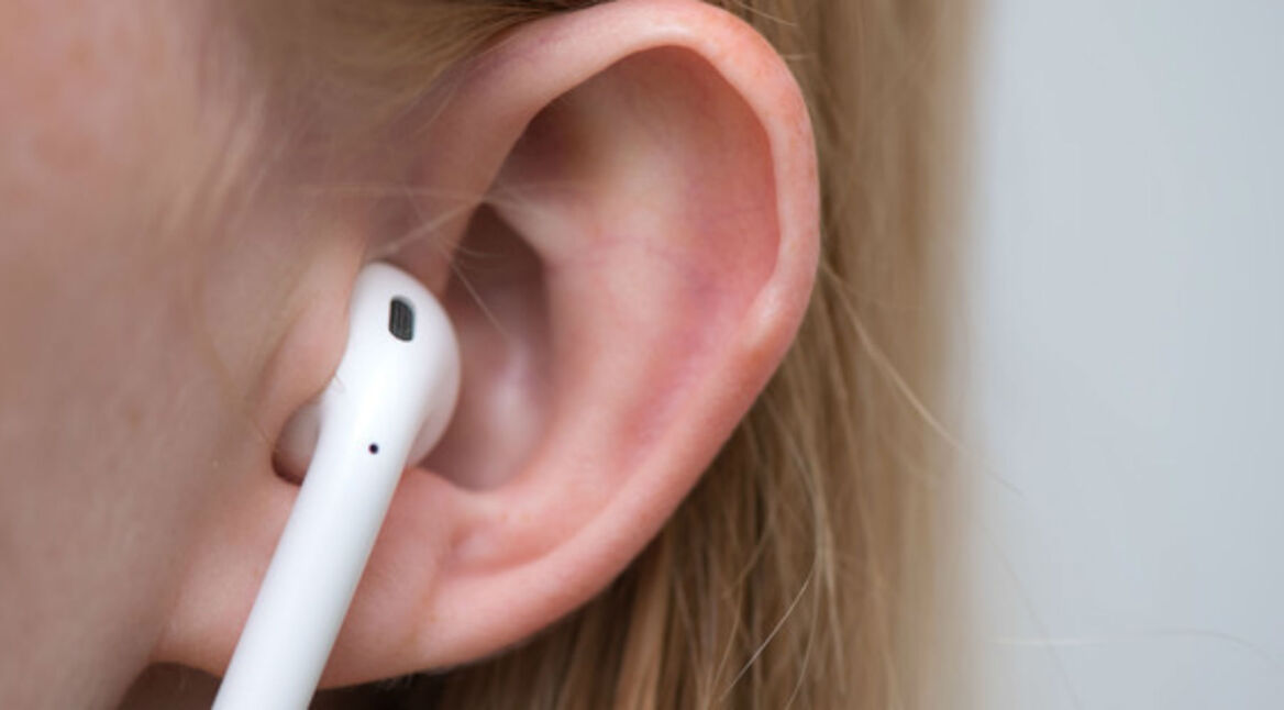Probleme mit den AirPods im Ohr.
