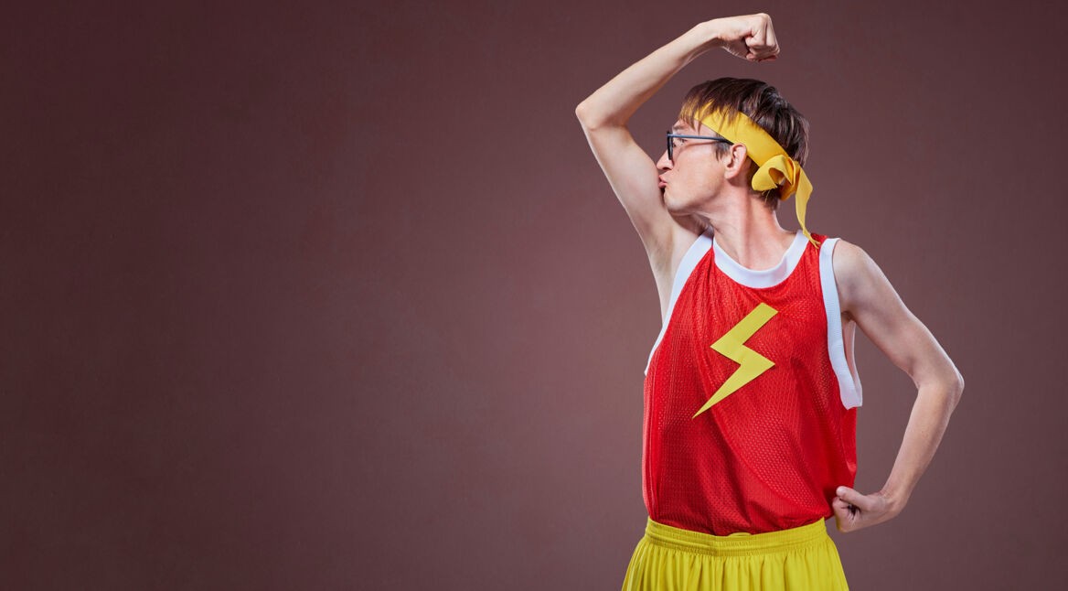 A very thin guy in sports clothes kisses his hand.