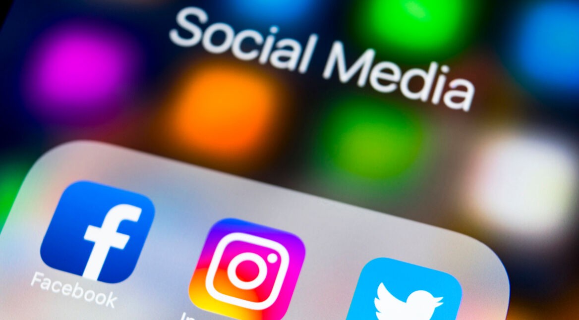 Apple iPhone X on office desk with icons of social media facebook, instagram, twitter, snapchat application on screen. Social network. Starting social media app.