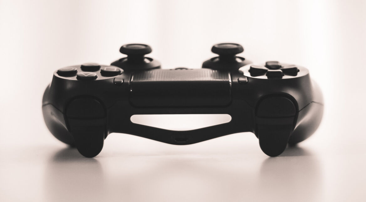 Ein PS4-Controller in Frontansicht