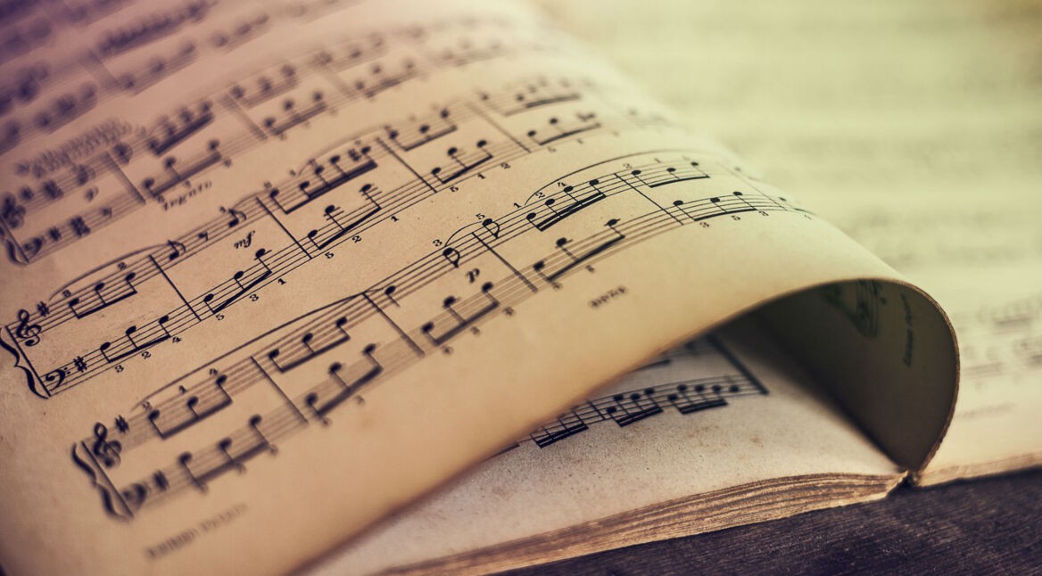 Notentext auf Papier.