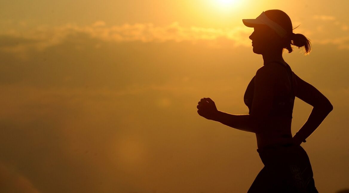 Jogging-Aktivitäten lassen sich von Fitness-Armbändern detailliert aufzeichnen