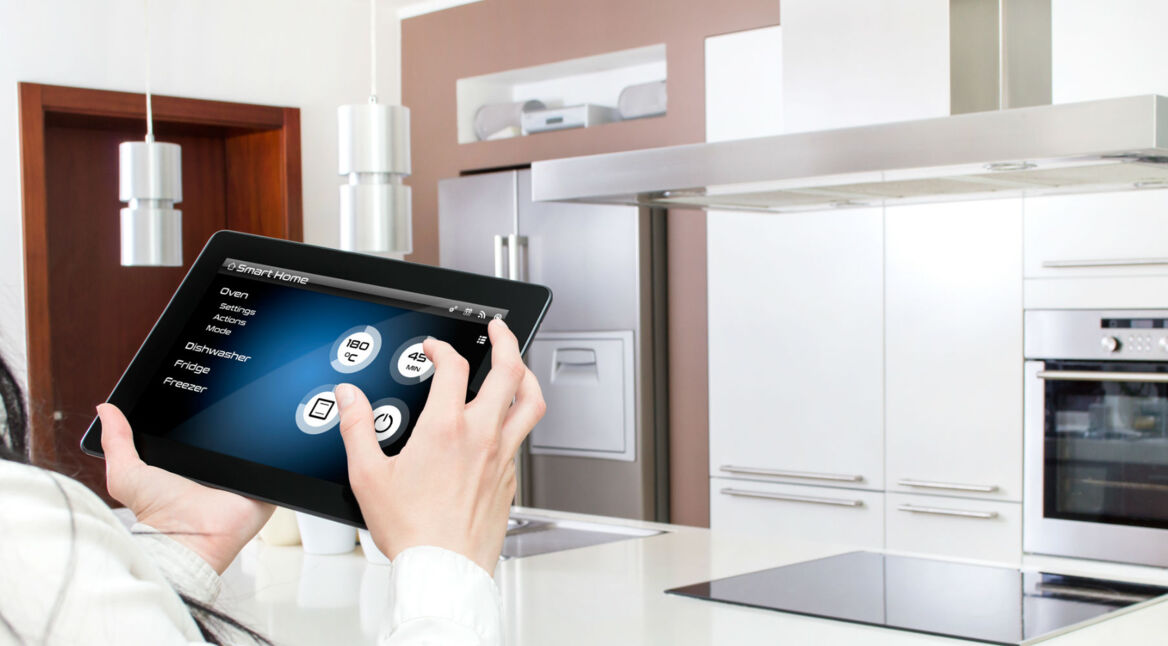 Smarte Küche via App auf dem Tablet steuern.
