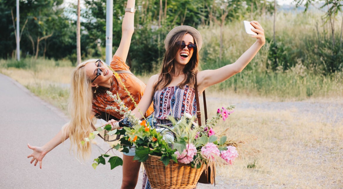 Du kannst bei Snapchat auch eigene Selfie-Filter erstellen und hochladen,.