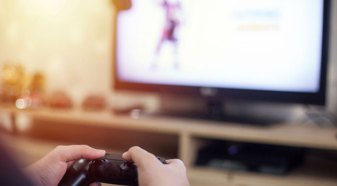 Fortnite mit Controller spielen.