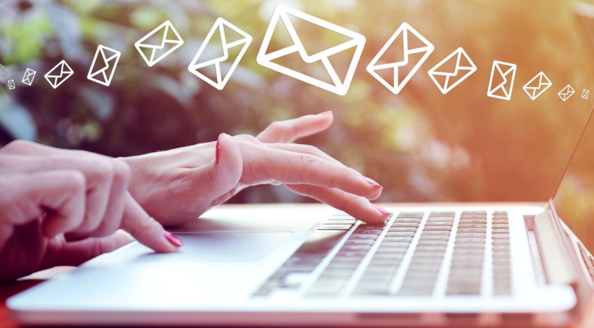 Gmail am Computer verwenden, um E-Mails zu schreiben.