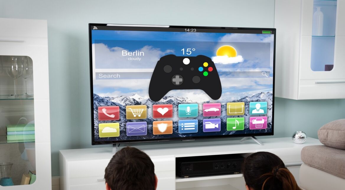 Ein Paar spielt die neuen Xbox Game Pass-Spiele