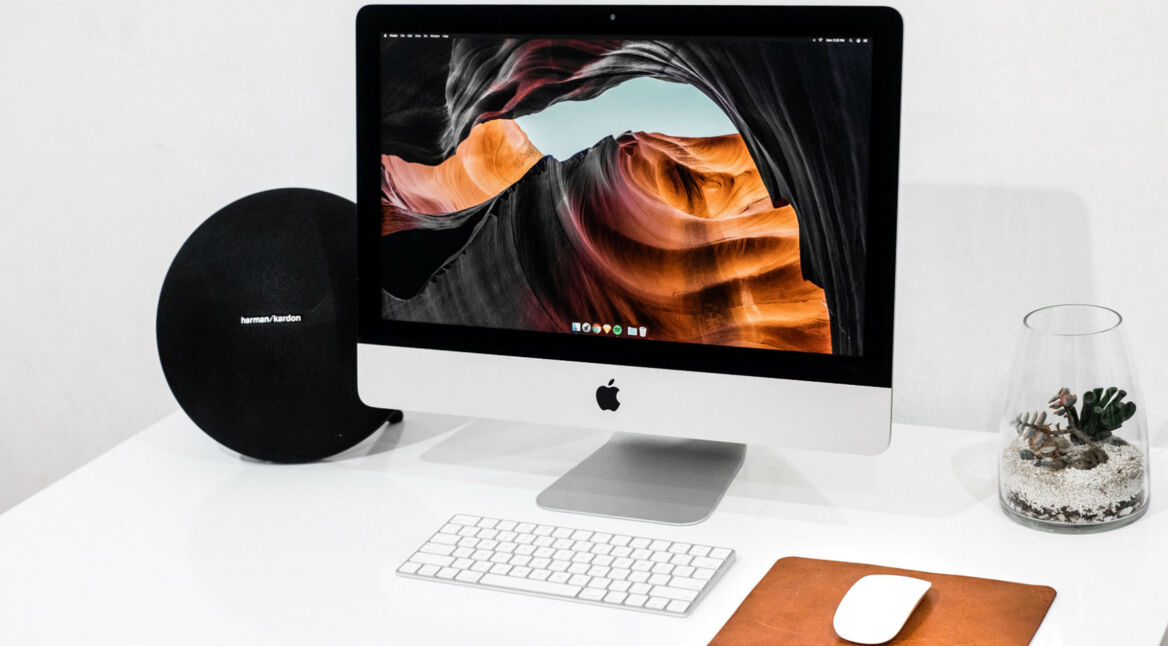 Mac-Computer im Büro.