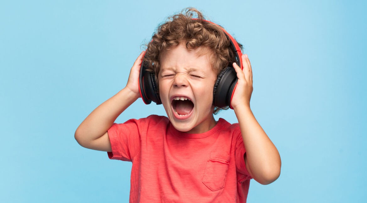 Kid suffering from loud sound