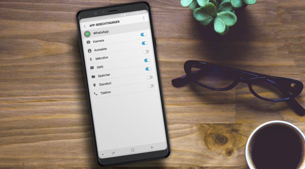 Die App-Berechtigungen von WhatsApp auf einem Samsung-Smartphone ändern.
