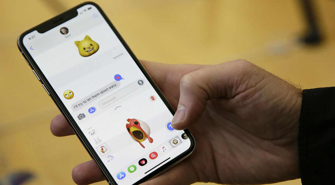 Am iPhone X ein Animoji erstellen und via iMessage teilen.