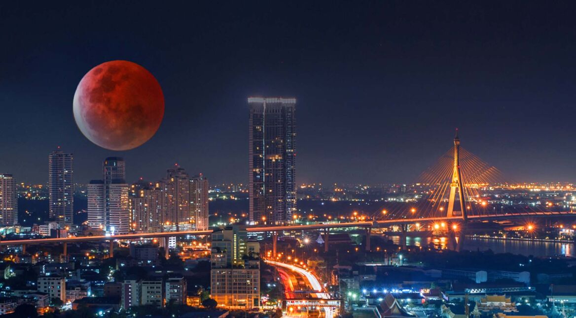 Bangkok's Cityscape : Red Blood Moon caused