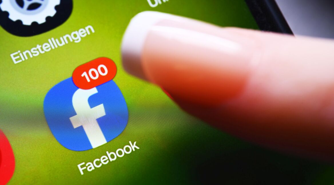 App von Facebook auf einem Smartphone