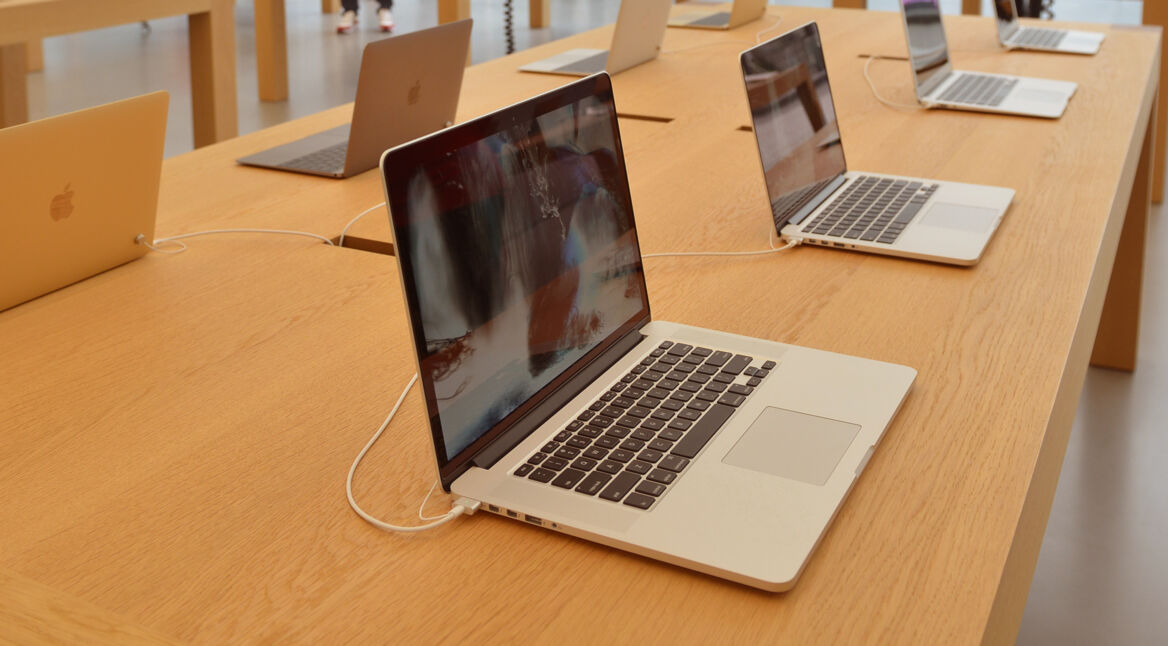 MacBook Pro im Apple Store