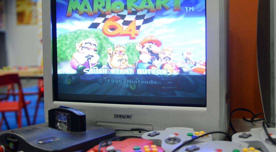 Mario Karte 64 auf einem alten Fernseher