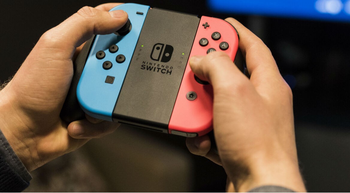 Eins der neuen Indie-Spiele für die Nintendo Switch spielen.