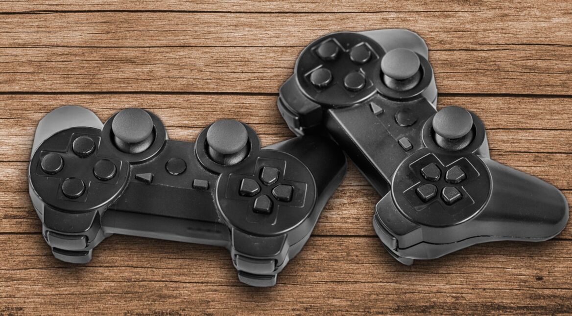 Zwei PlayStation-Controller