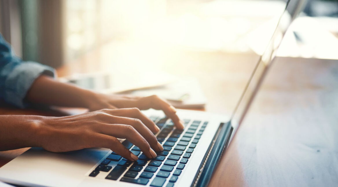 Die Akzentfarbe am MacBook ändern.