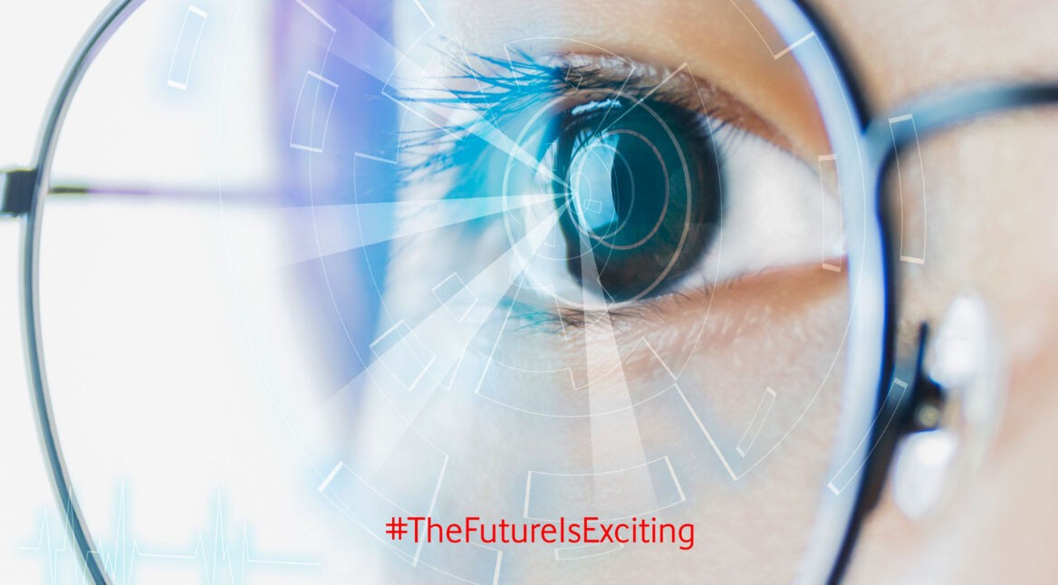 Gesicht mit smarter Brille