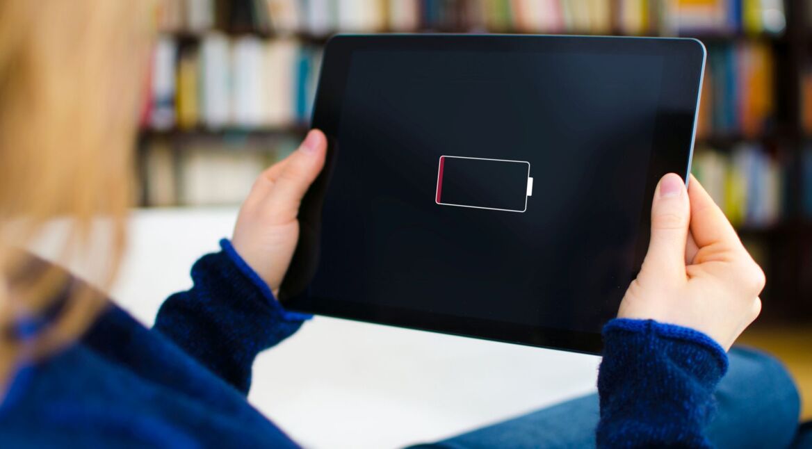 Akku des iPads zeigt an, dass er leer ist.