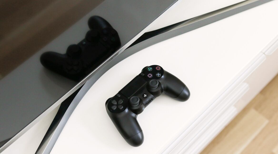PS4-Controller vor TV