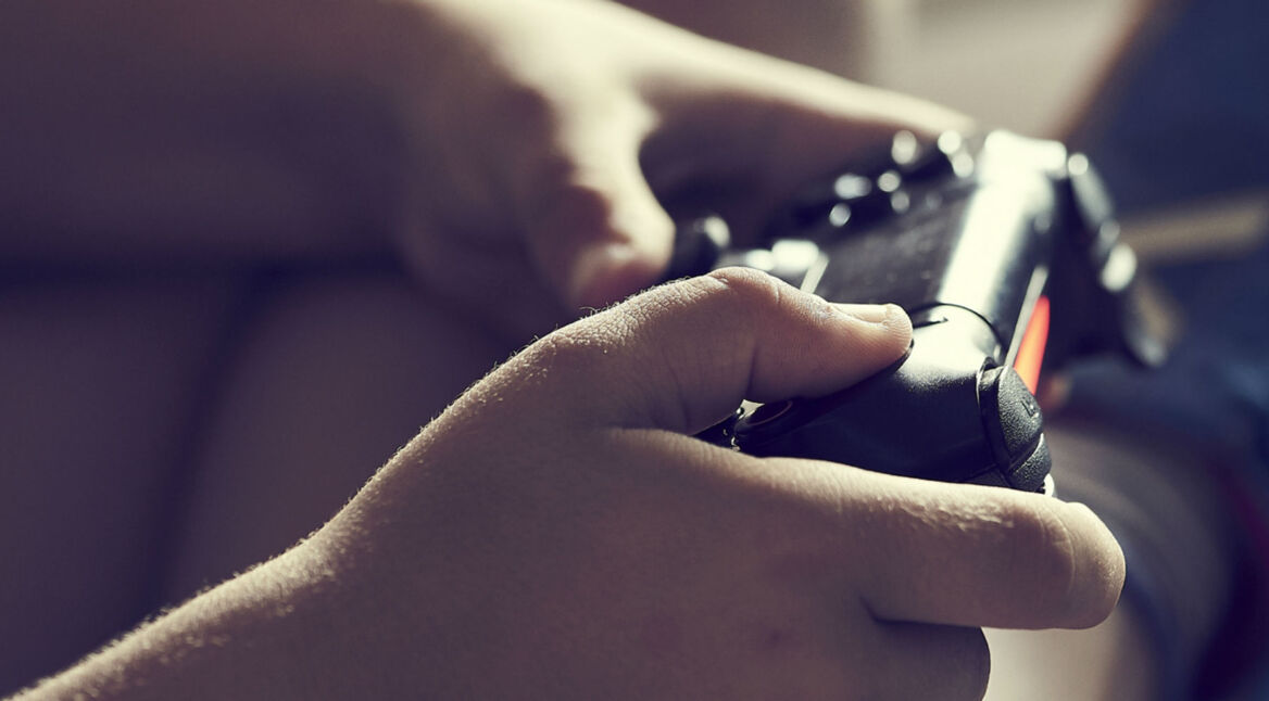 Spiel mit dem PS4-Controller zocken.