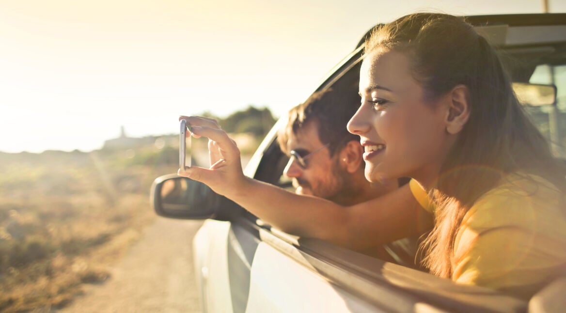 Frau nimmt 4K-Video mit iPhone auf