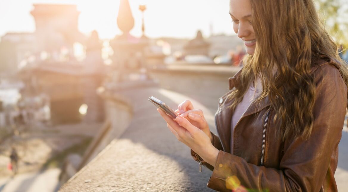 Dark Mode Smartphone