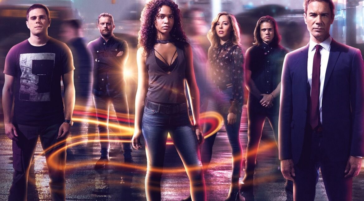 Das Bild zeigt das Team von Travelers - Die Reisenden in Staffel 3.