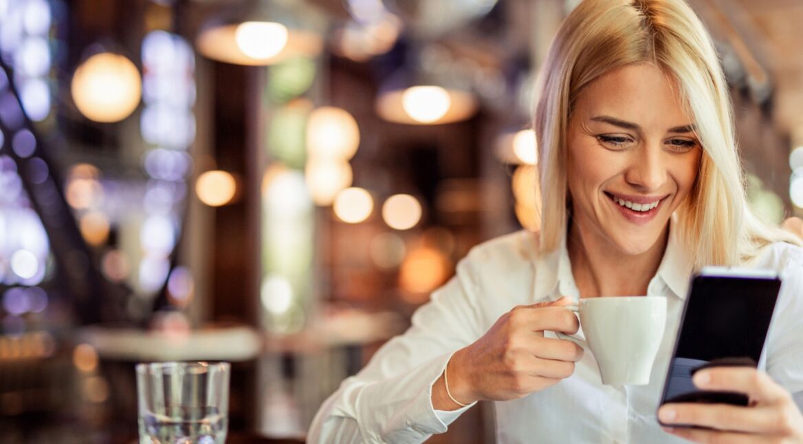 Akku Smartphone Frau