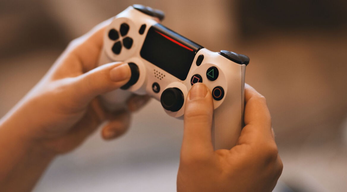 Mit dem PS4-Controller zocken.