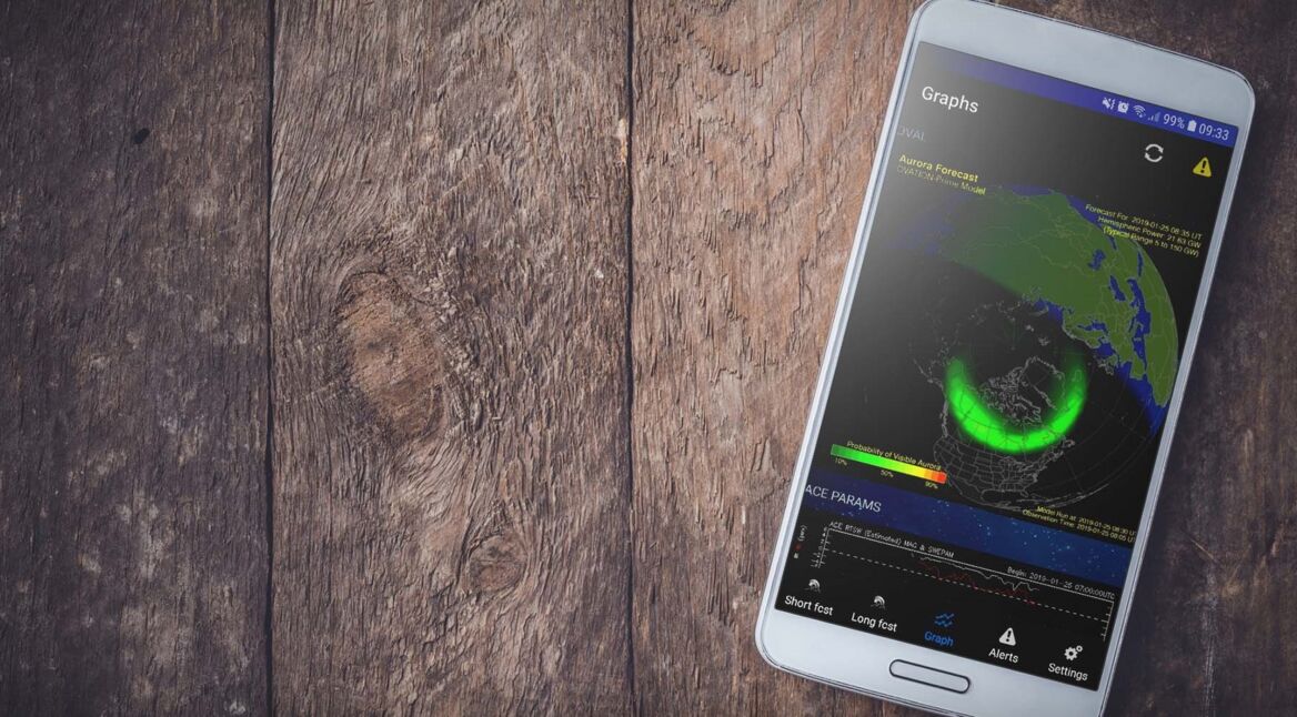Smartphone mit Polarlicht-App