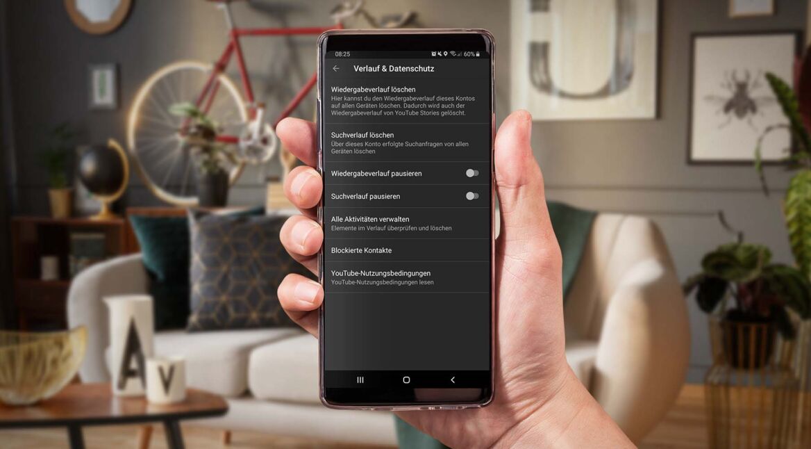 Smartphone zeigt die Option zum Löschen des Verlaufs in der Youtube-App.